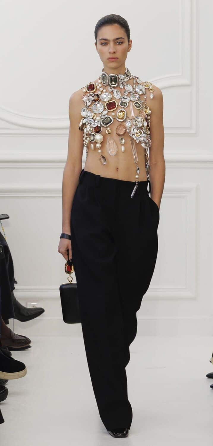 Ten Looks: GIVENCHY BY SARAH BURTON FW25 - 10 Magazine USA